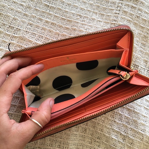 Kate Spade zip around continental leather wallet - Picture 3 of 6